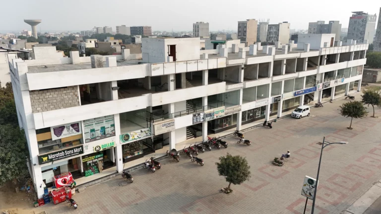 Pearl Mall in C Block Phase 2 New Lahore City commercial hub real estate plots for sale